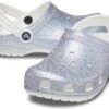 Crocs Kids Classic Glitter Clog (Little Kid/Big Kid) 1 Crocs Kids Classic Glitter Clog (Little Kid/Big Kid) -StridePro Shop 81S6Dd633L